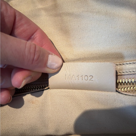 Authentic Givenchy Lambskin Nightingale - Picture 9 of 10
